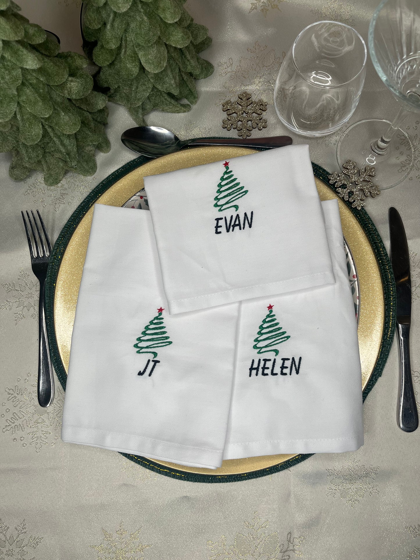 PERSONALISED CHRISTMAS TREE AND NAME EMBROIDERED NAPKIN