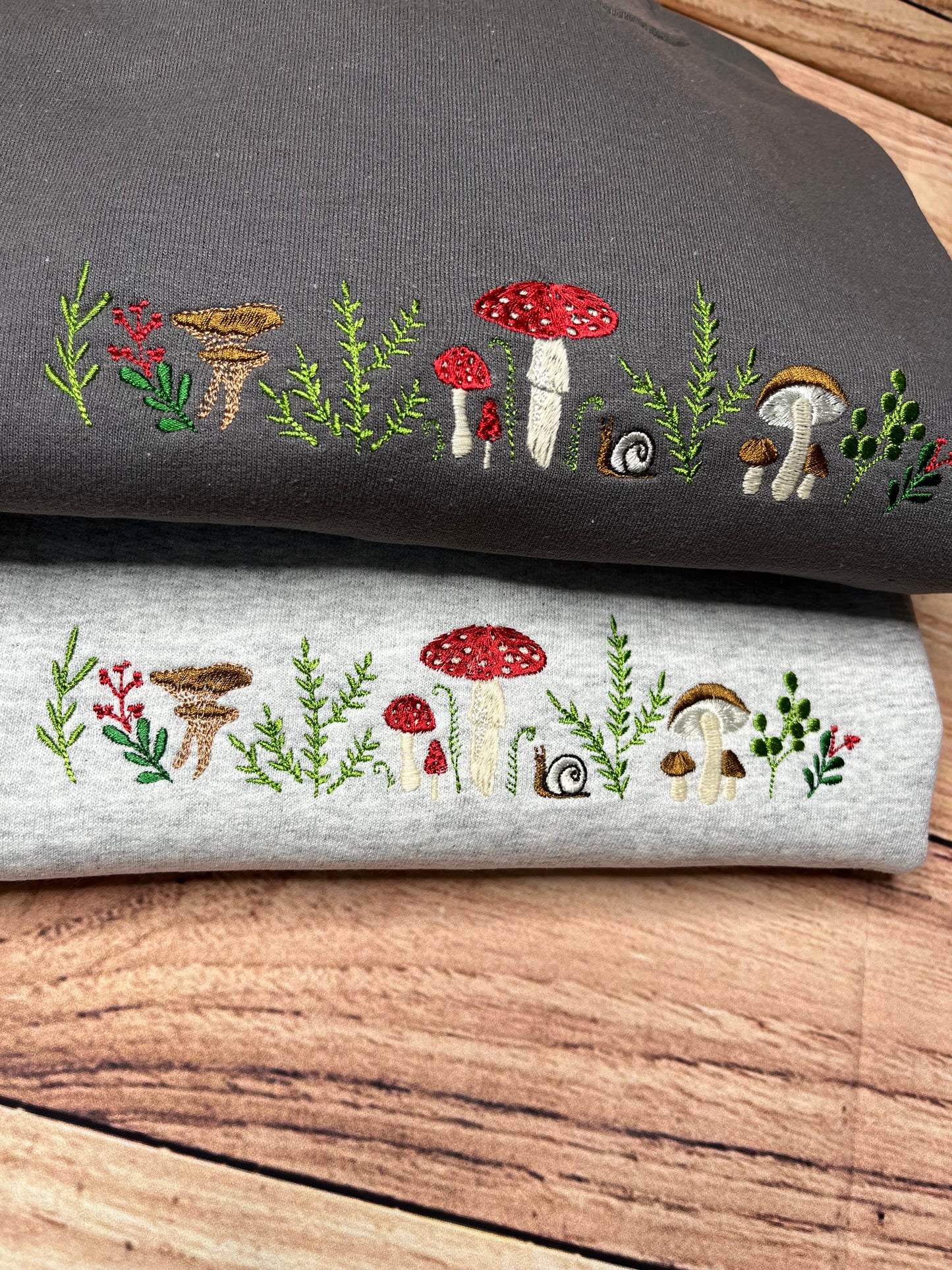 ENCHANTED FOREST EMBROIDERED HEDGEROW WILDFLOWER  SWEATSHIRT