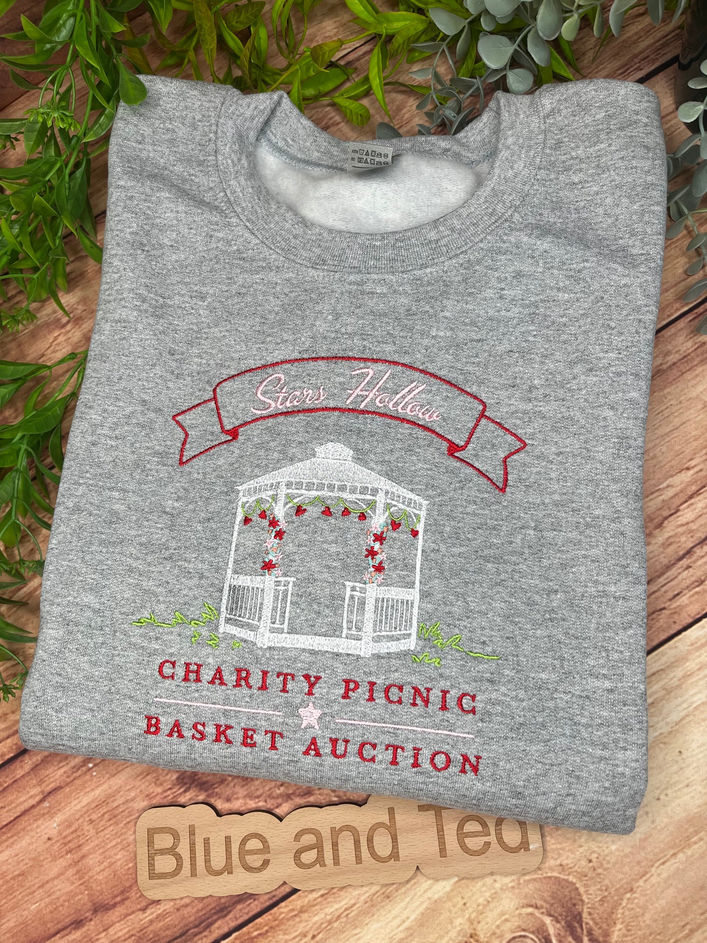 STARS HOLLOW PICNIC BASKET  EMBROIDERED SWEATSHIRT