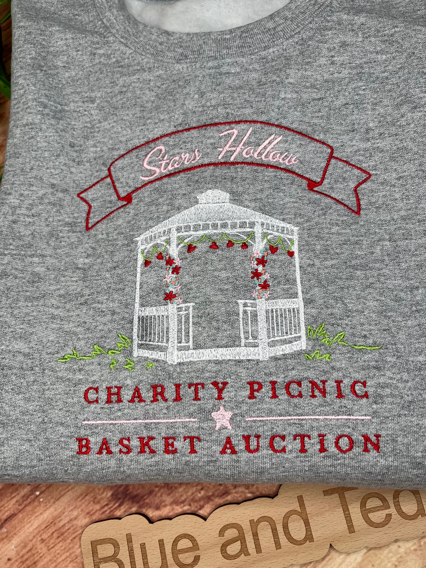 STARS HOLLOW PICNIC BASKET  EMBROIDERED SWEATSHIRT
