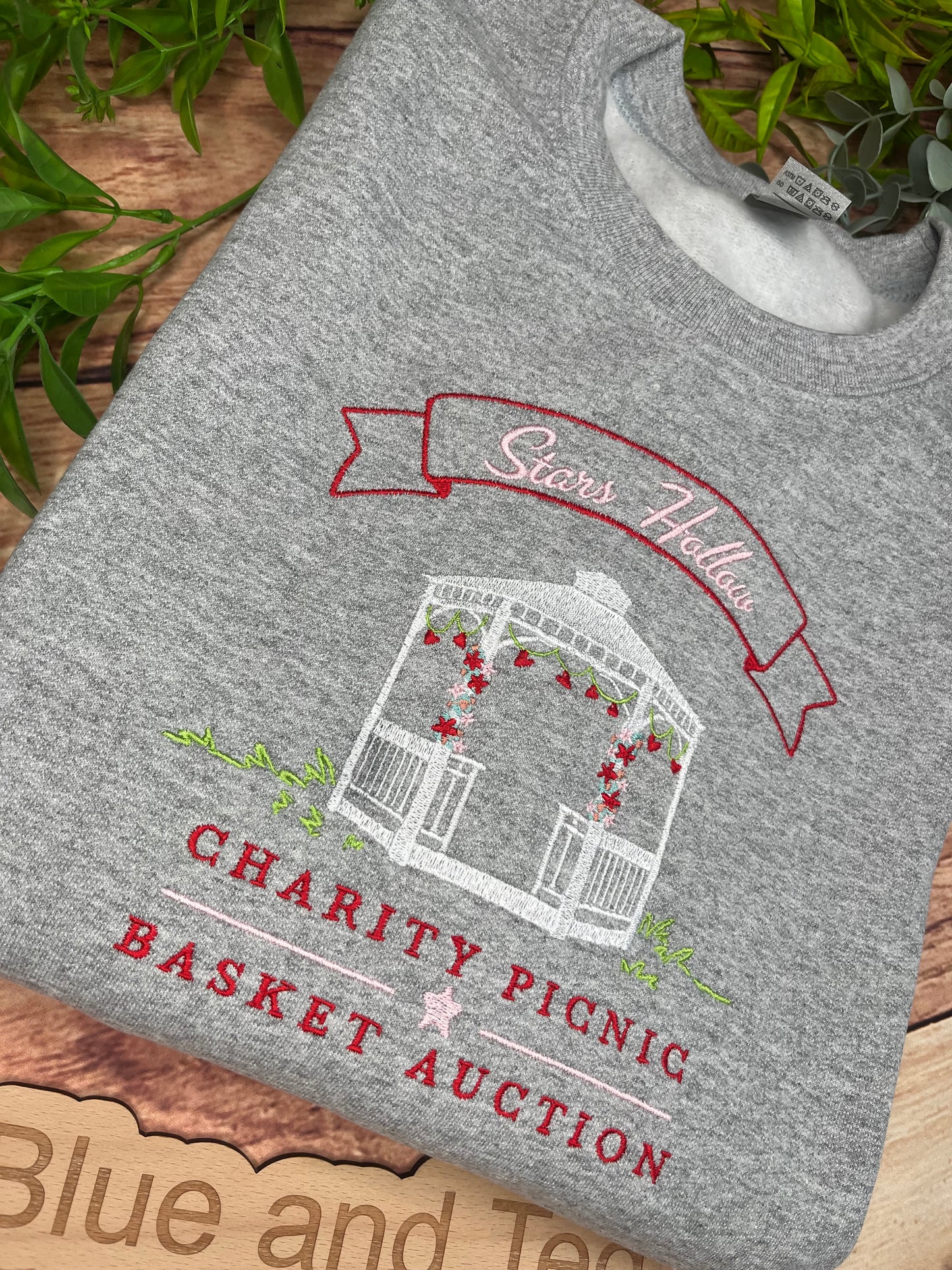 STARS HOLLOW PICNIC BASKET  EMBROIDERED SWEATSHIRT
