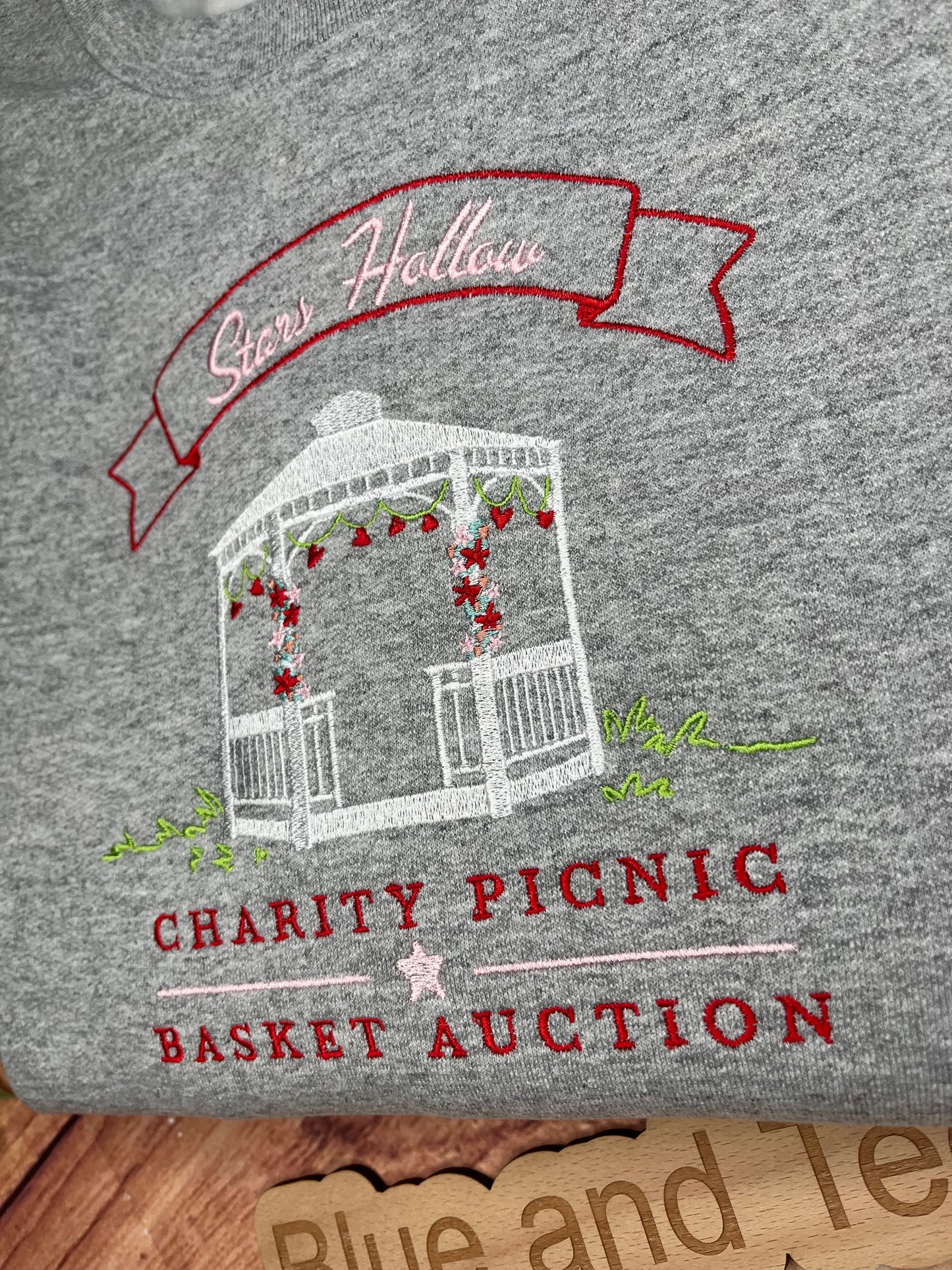 STARS HOLLOW PICNIC BASKET  EMBROIDERED SWEATSHIRT