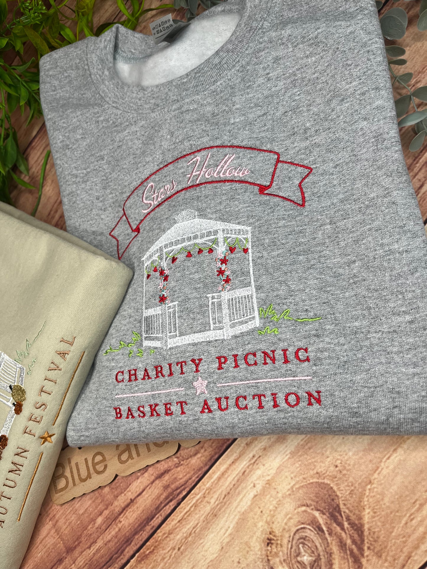STARS HOLLOW PICNIC BASKET  EMBROIDERED SWEATSHIRT