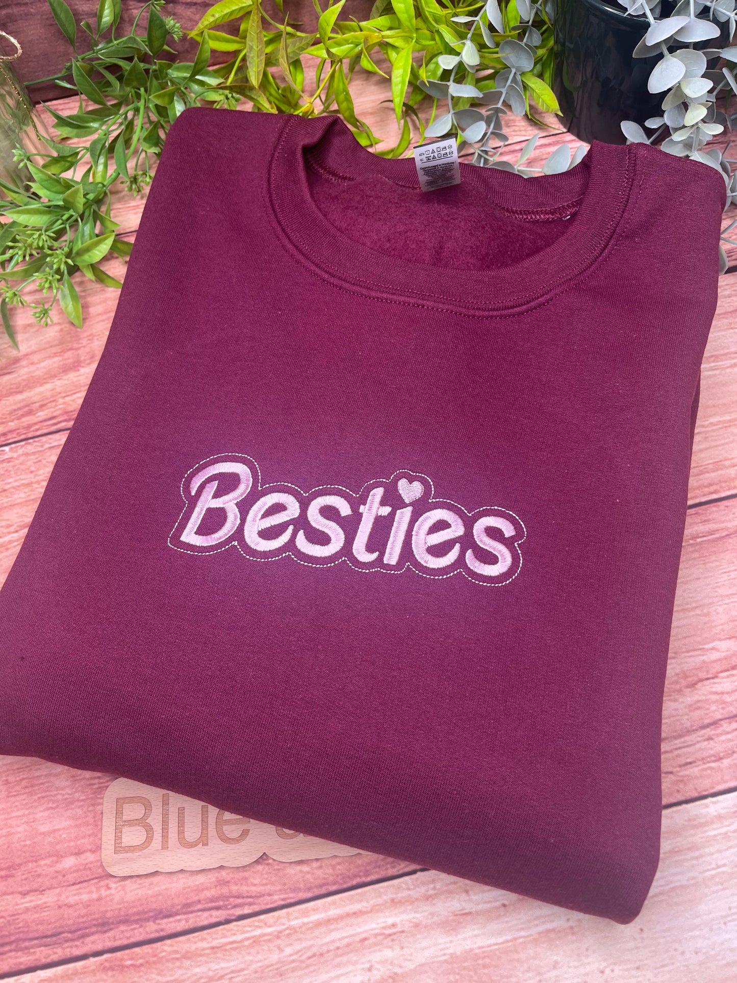 BESTIES EMBROIDERED SWEATSHIRT