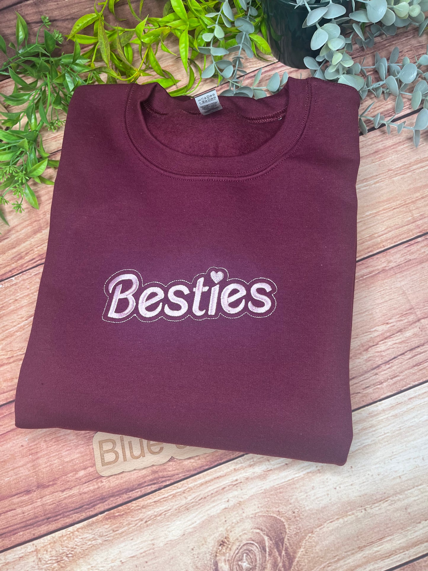 BESTIES EMBROIDERED SWEATSHIRT