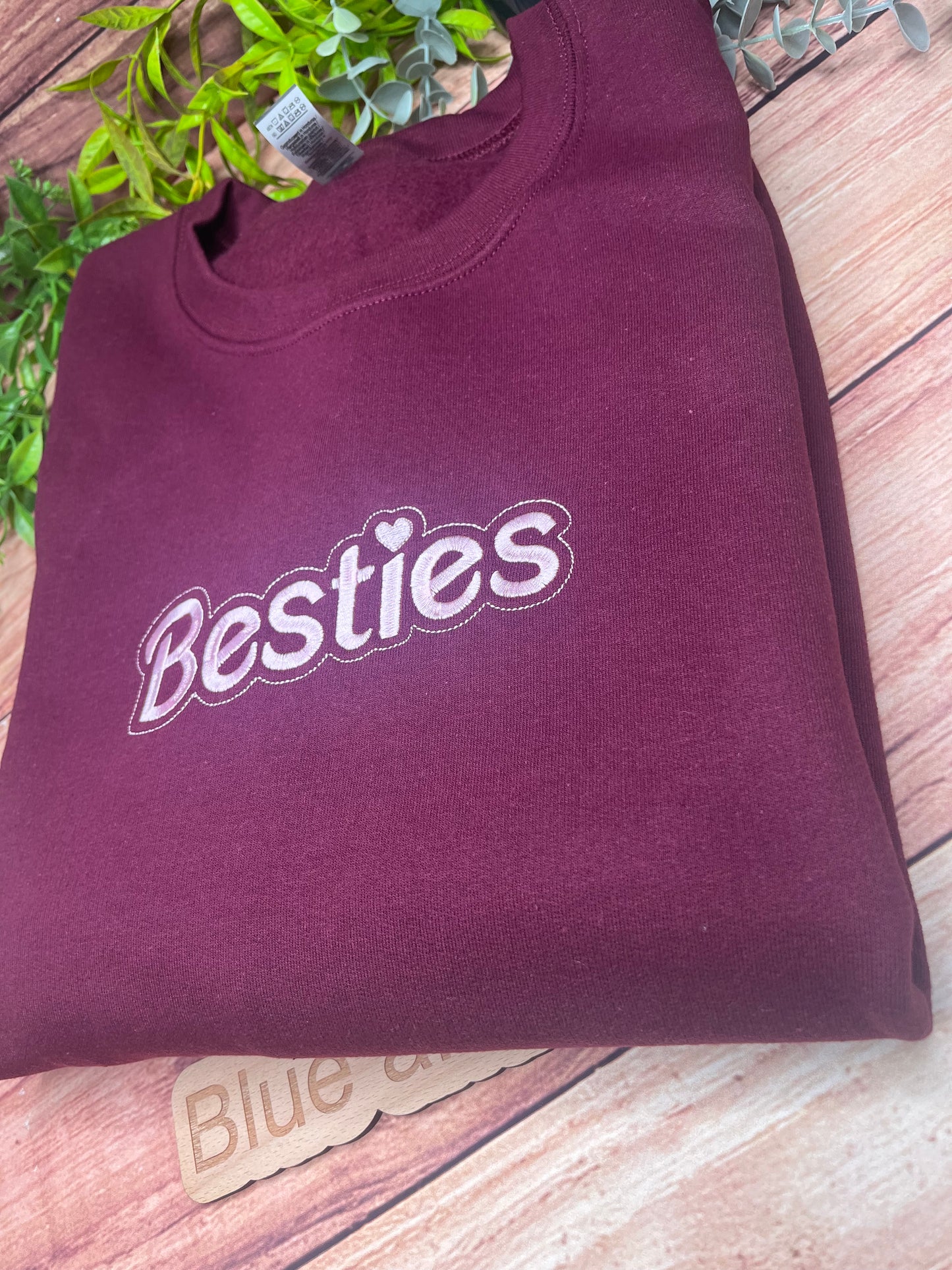 BESTIES EMBROIDERED SWEATSHIRT