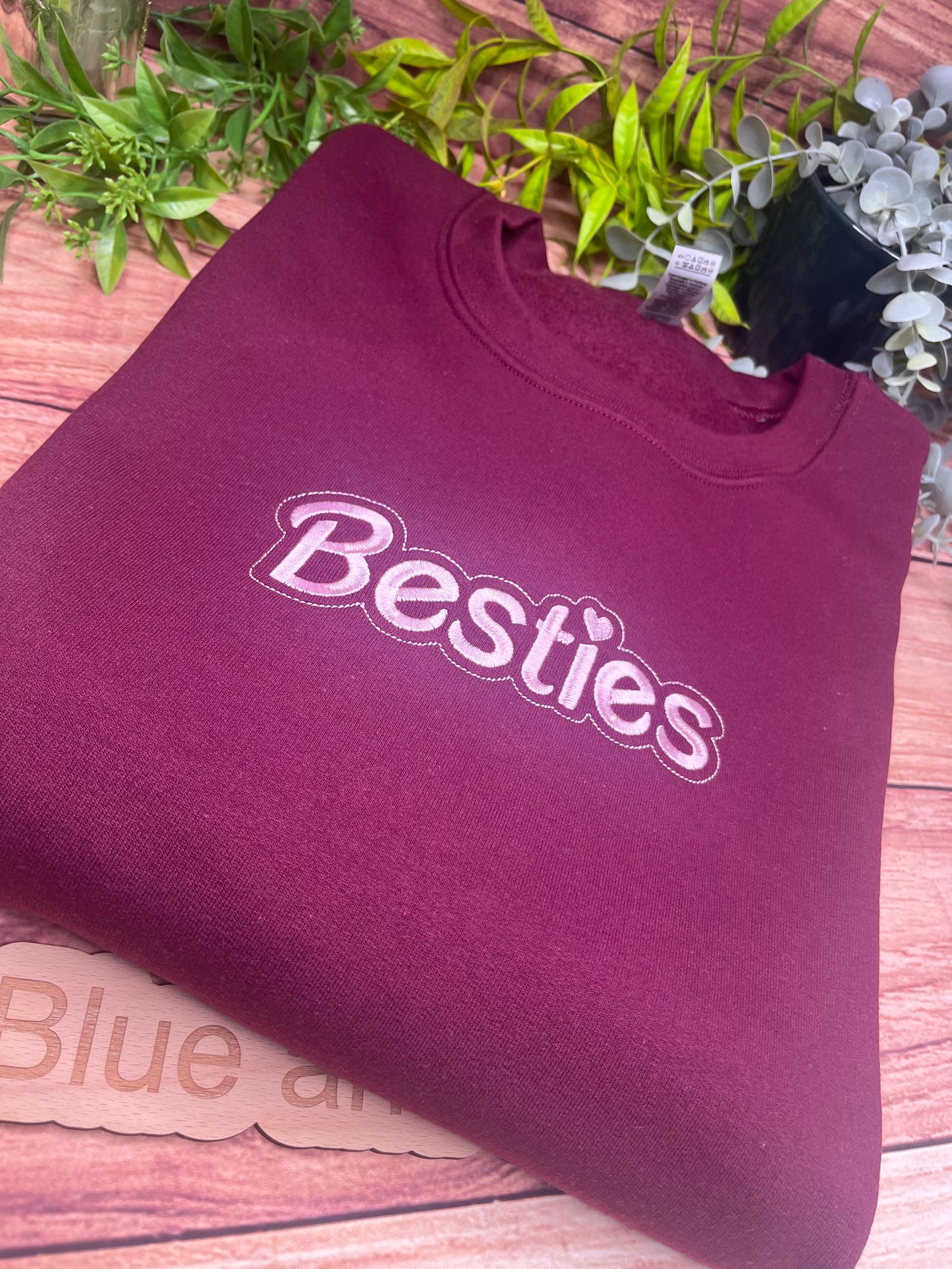 BESTIES EMBROIDERED SWEATSHIRT