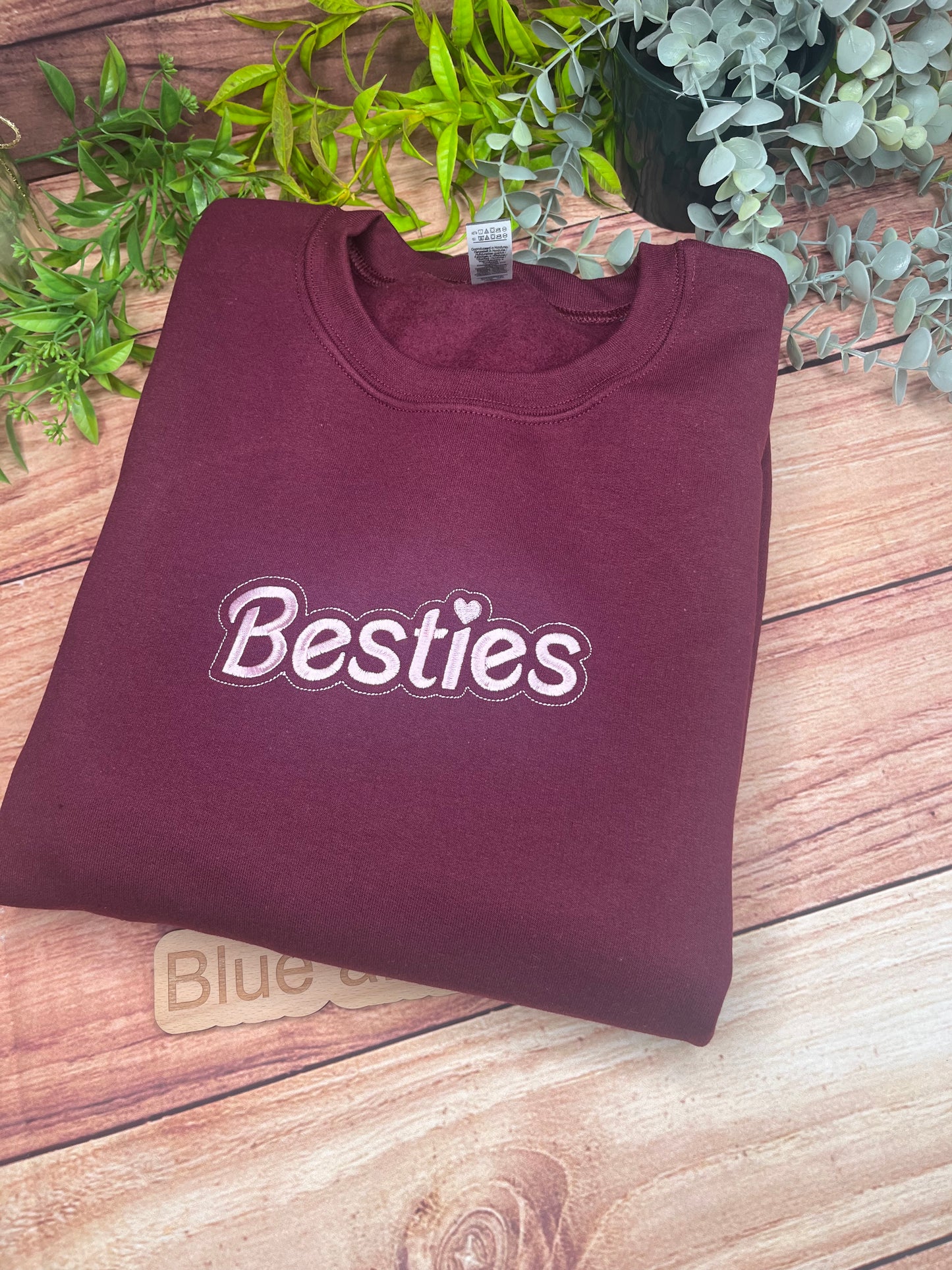 BESTIES EMBROIDERED SWEATSHIRT