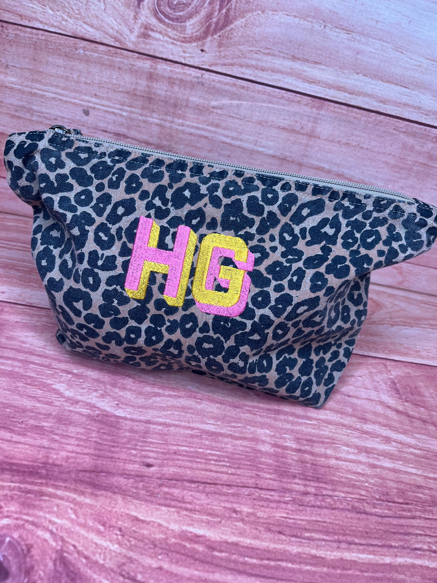 EMBROIDERED ANIMAL PRINT SHADOW FONT POUCH