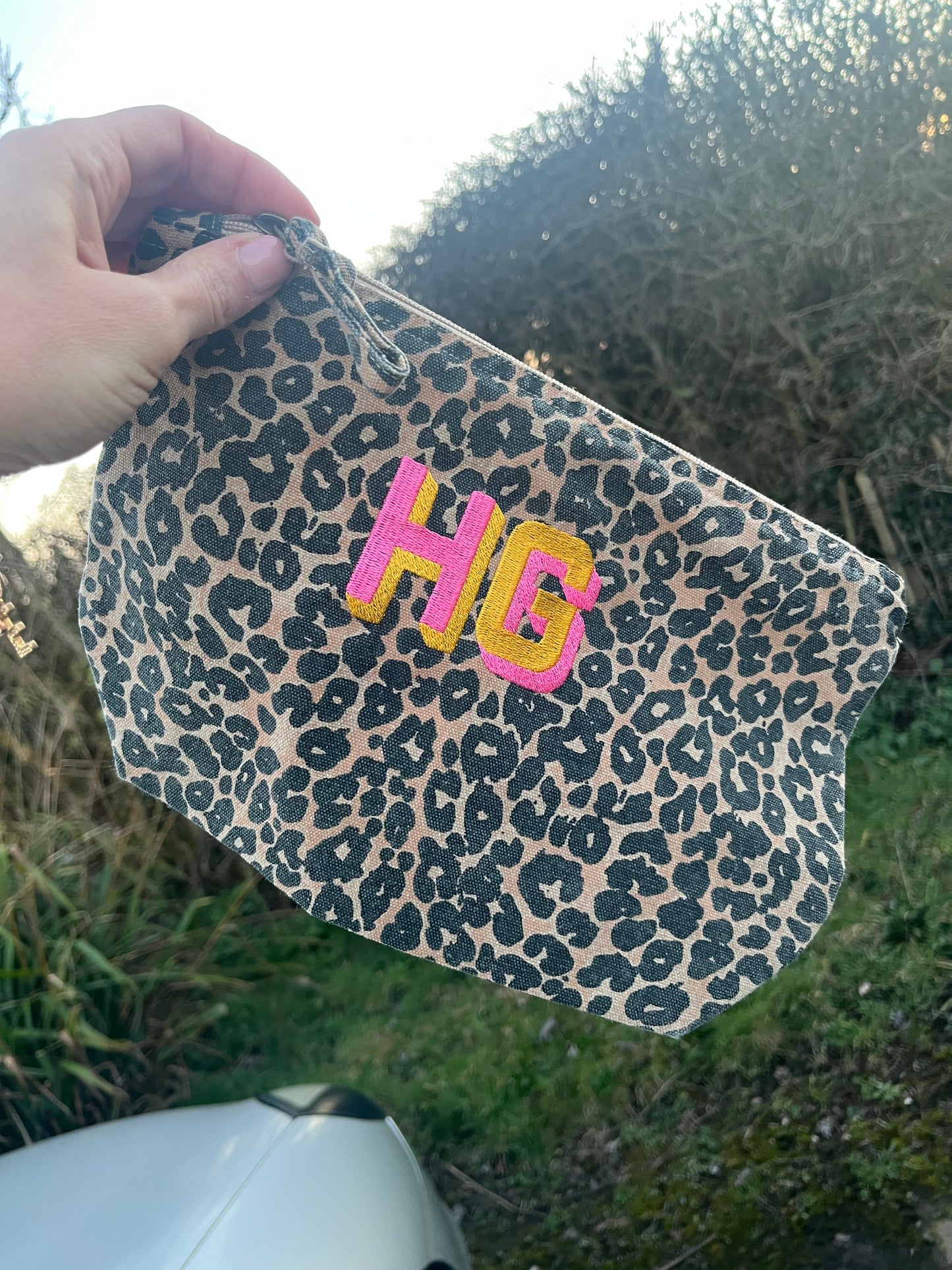 EMBROIDERED ANIMAL PRINT SHADOW FONT POUCH