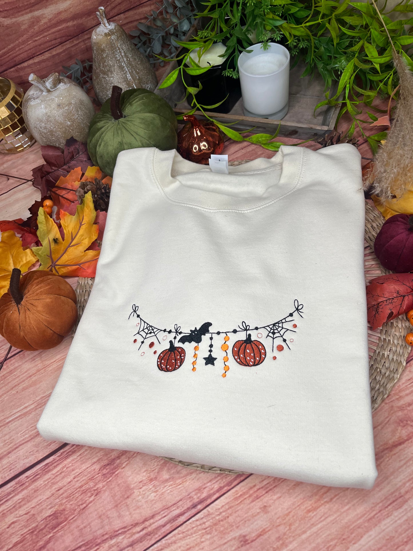 SPOOKY SEASON GARLAND EMBROIDERED SWEATSHIRT
