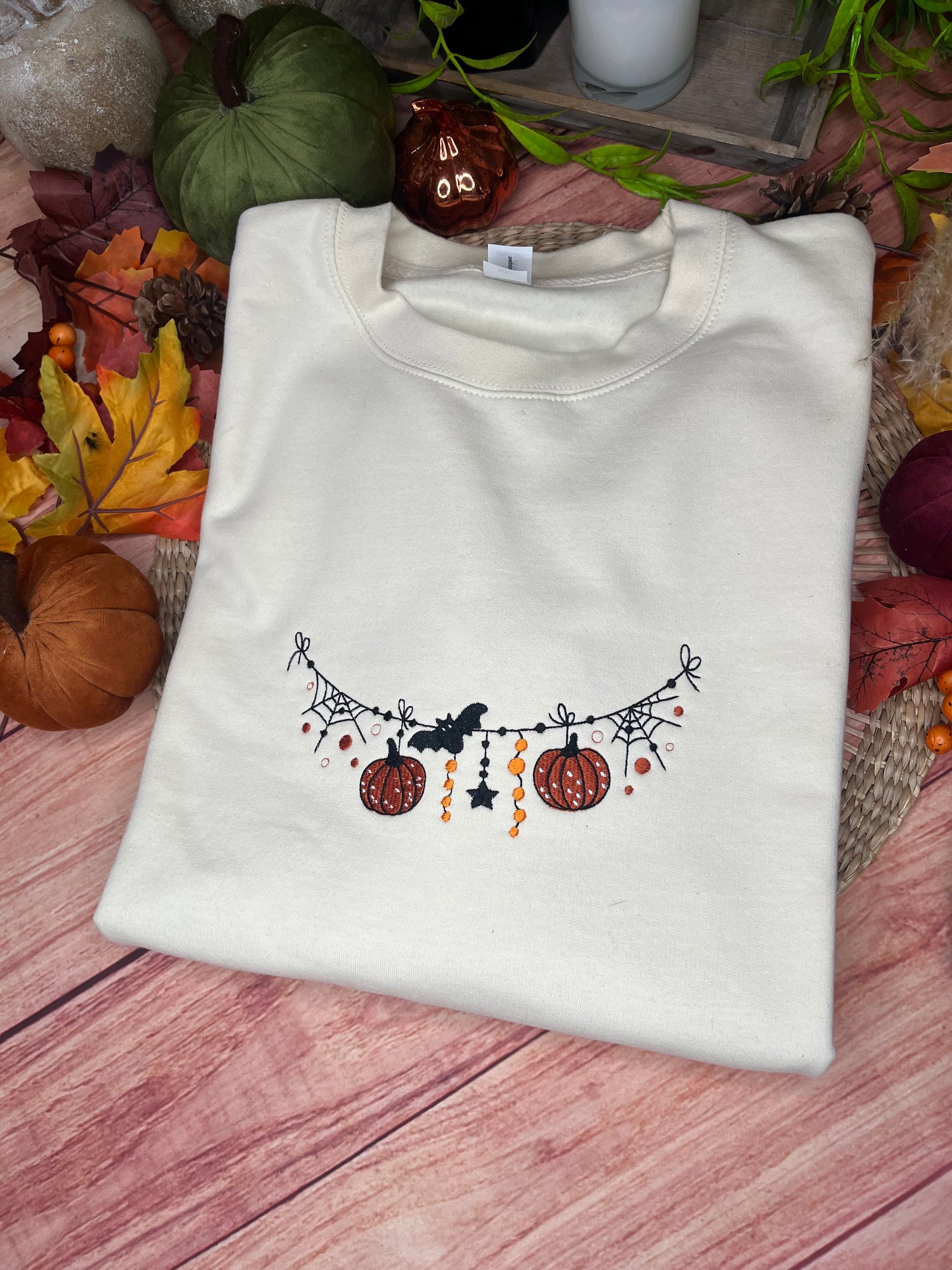 SPOOKY SEASON GARLAND EMBROIDERED SWEATSHIRT