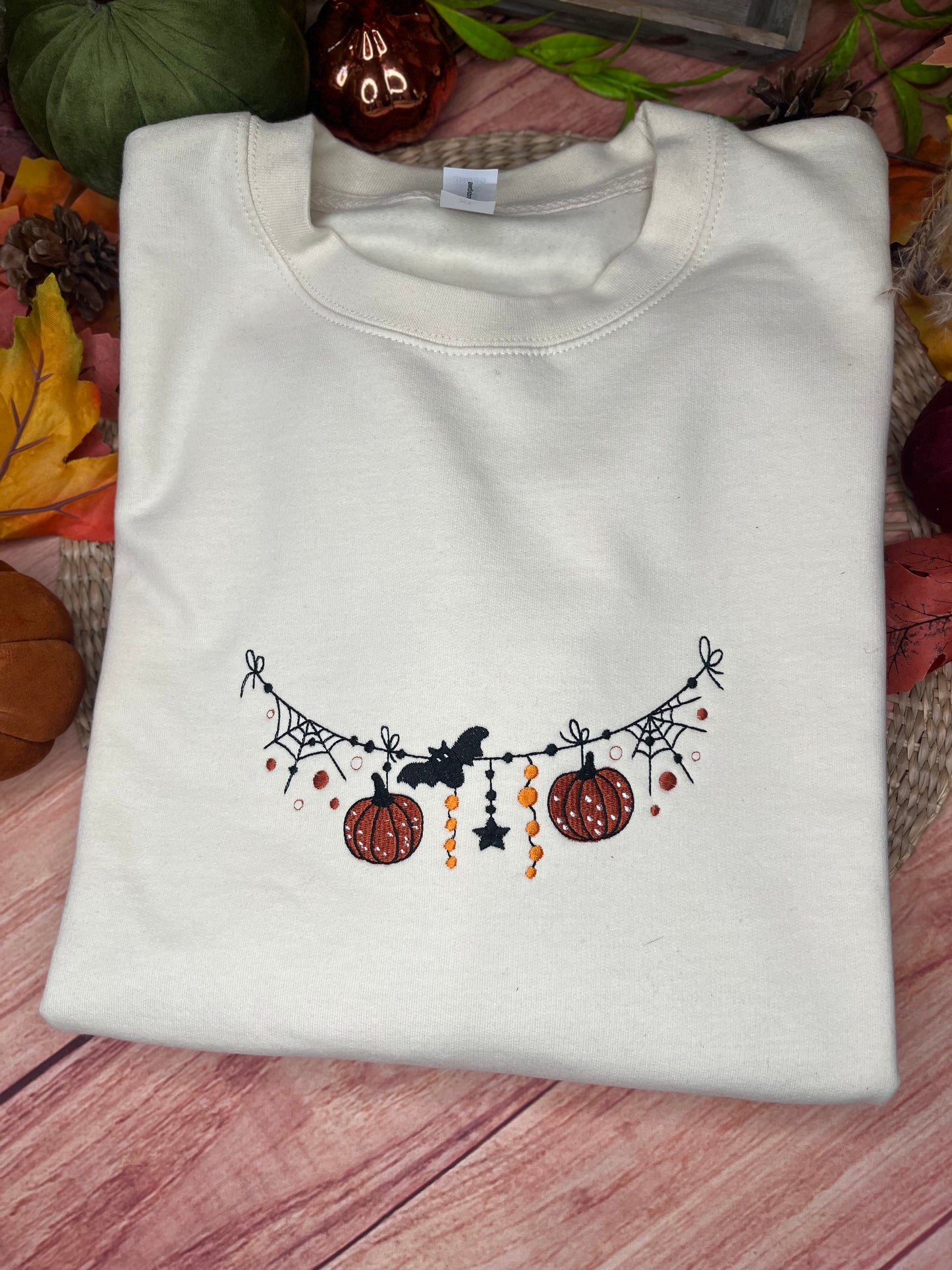 SPOOKY SEASON GARLAND EMBROIDERED SWEATSHIRT