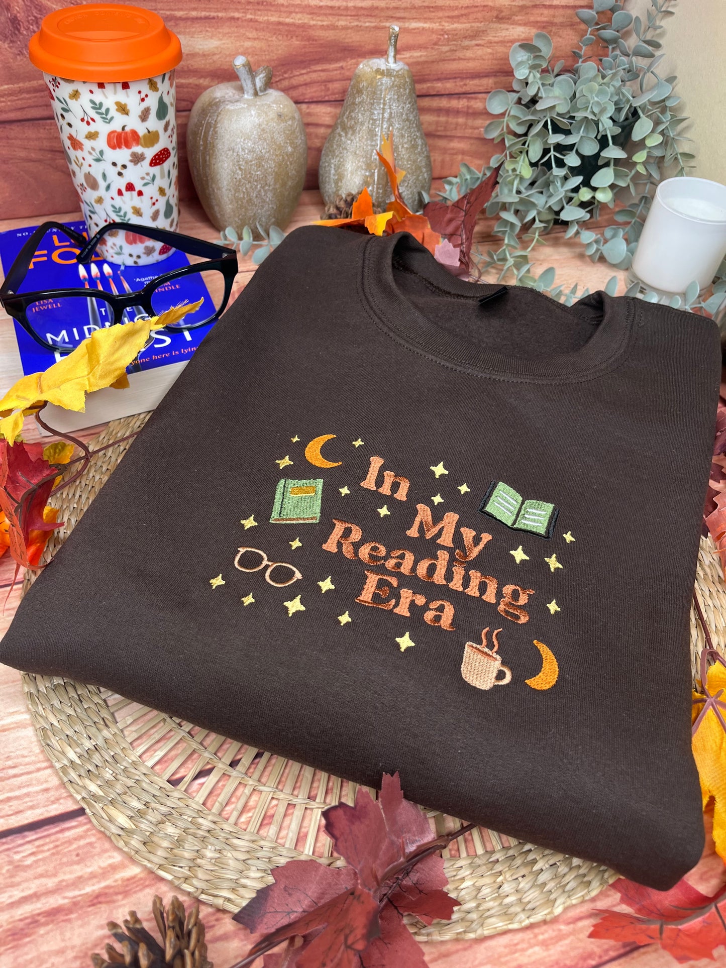IN MY READING ERA EMBROIDERED SWEATSHIRT